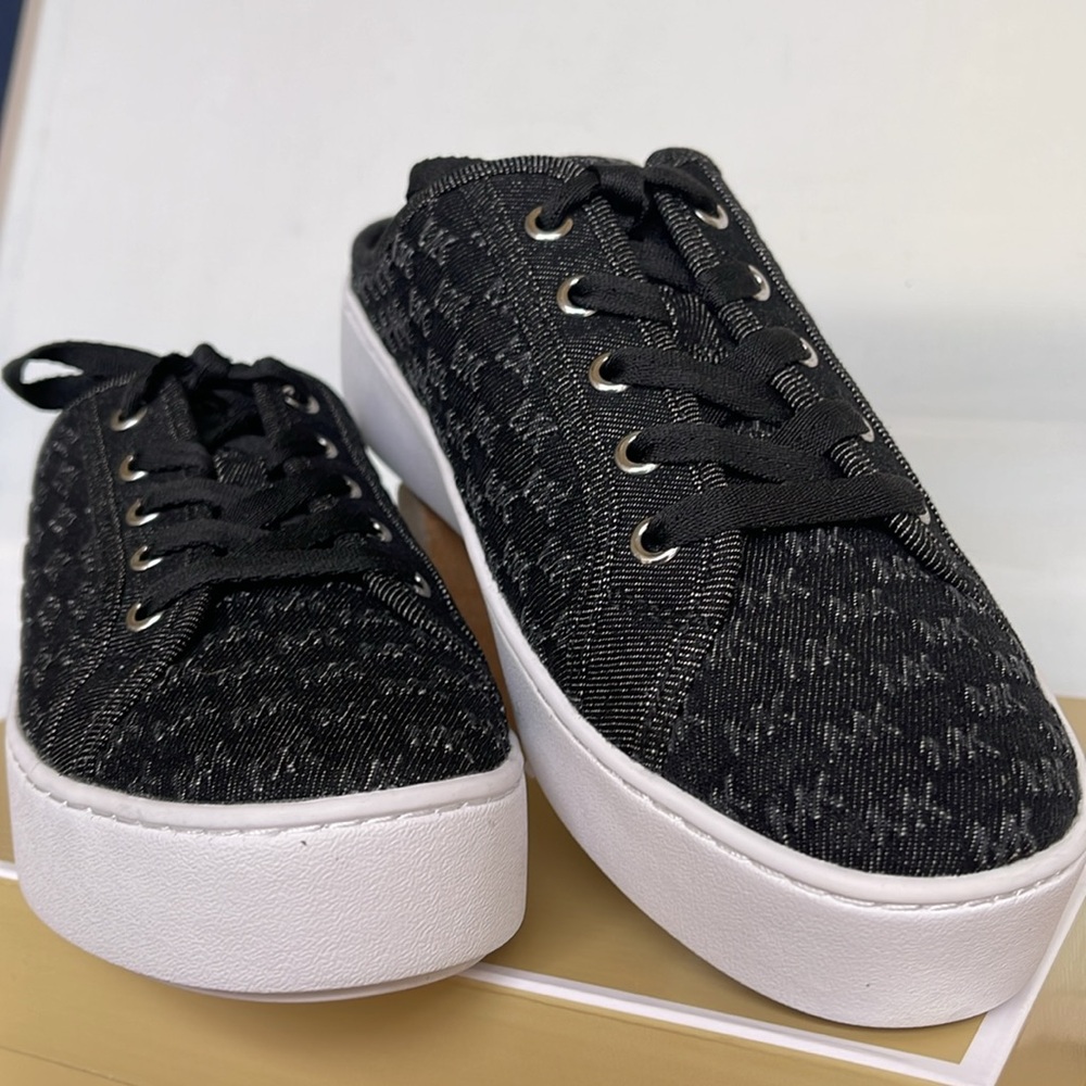 Michael Kors POPPY SLIDE SNEAKER MK DEBOSSED WASHED DENIM
49T4POFP3D Platforms - Picture 7 of 16
